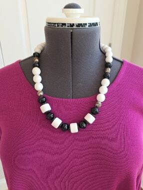 Vintage Classic Black and White Beaded Women's Necklace - Unbranded